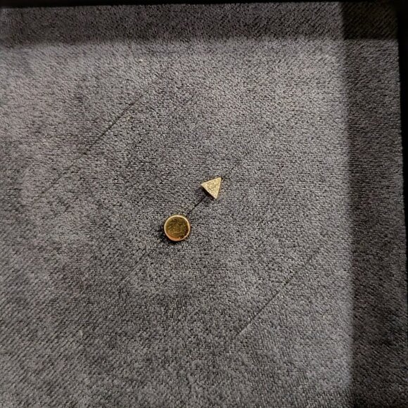 BRAND NEW Maria Tash Yellow Gold Triangle Diamond Threaded Earring 3mm - Picture 2 of 6